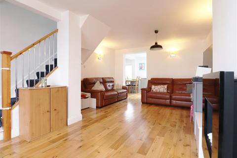 81 Appledore Avenue, Bexleyheath, DA7 6QJ