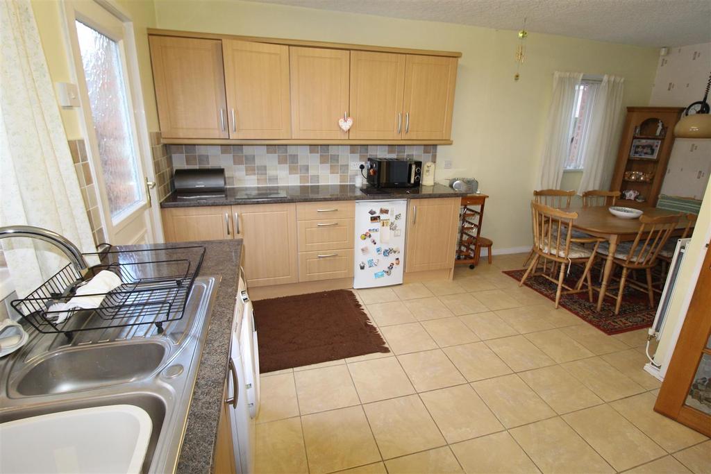 Ravensdale Grove, Blyth 3 bed semidetached house £85,000