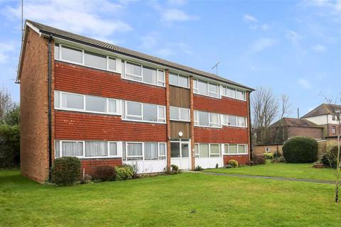 28 Master Close, Oxted, RH8 9NA