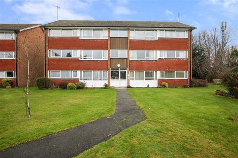 28 Master Close, Oxted, RH8 9NA