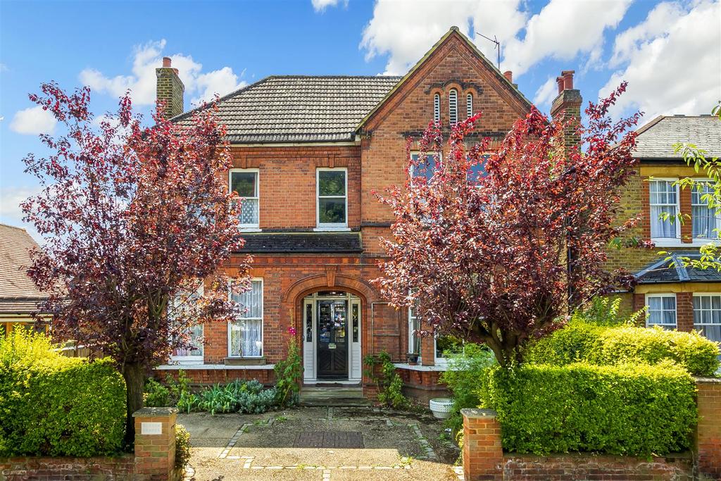 Cedars Road, Hampton Wick 7 bed detached house £2,100,000