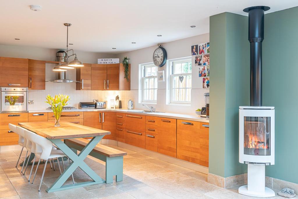 Kitchen/dining/family room