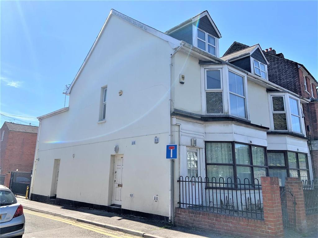 Quarry Hill Road, Tonbridge 2 bed apartment £895 pcm (£207 pw)