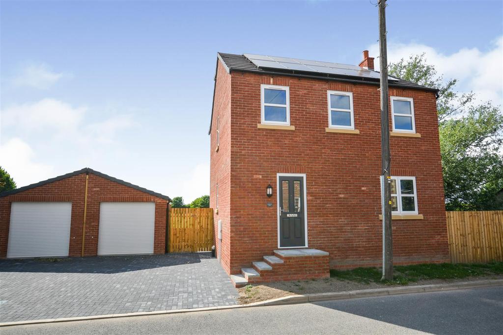 High Street, Luddington, Scunthorpe 3 bed detached house £167,500