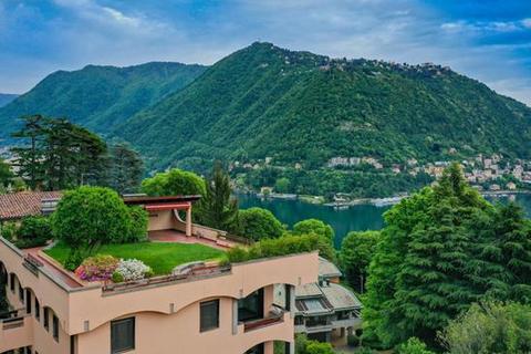 2 bedroom penthouse, Lake Como, Lombardy