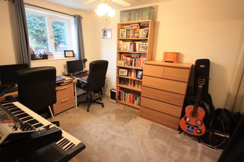 18 Crowndale Place, Stoke-on-trent, ST6 6XL