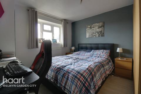 21 Cornerfield, Hatfield, AL10 0UN
