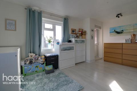 21 Cornerfield, Hatfield, AL10 0UN
