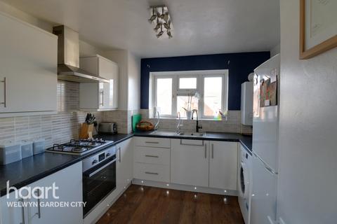 21 Cornerfield, Hatfield, AL10 0UN