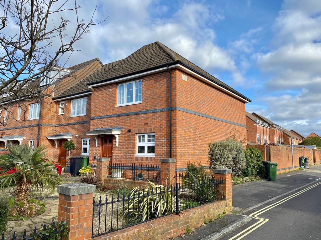 Brookwood Avenue, Eastleigh SO50 3 bed end of terrace house £299,950