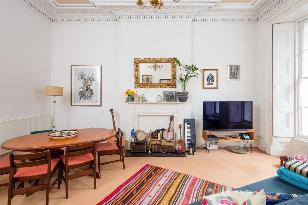 Drawing Room features