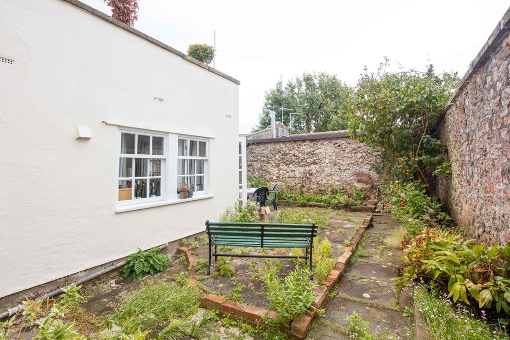 South Facing Garden