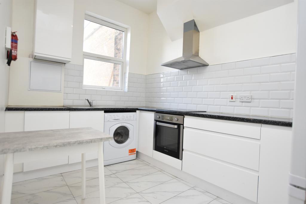 Great Size ONE BED FLAT Wanstead HIGH STREET LOND