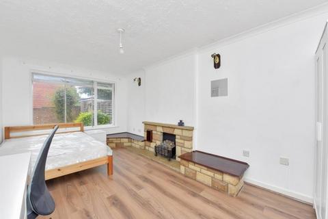 4 bedroom house share to rent - Hobill Walk
