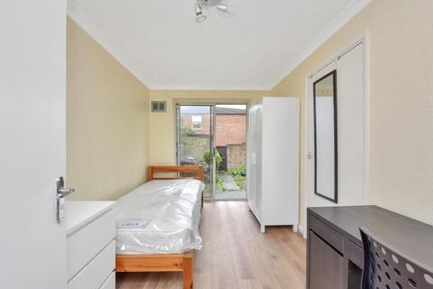 4 bedroom house share to rent - Hobill Walk