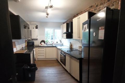 4 bedroom house share to rent, Otham Close