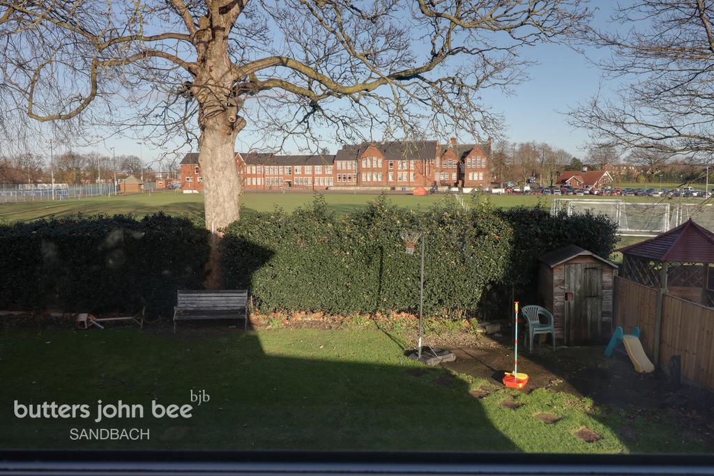 Fields Drive, Sandbach 5 bed detached house £395,000