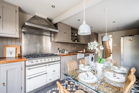 91 Mapledene Road, London, E8 3LL