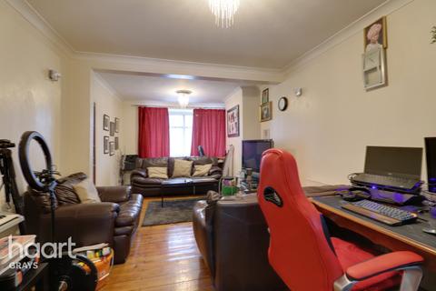 68 Dock Road, Grays, RM17 6EY