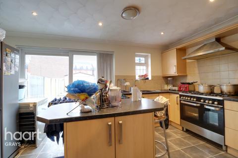 68 Dock Road, Grays, RM17 6EY