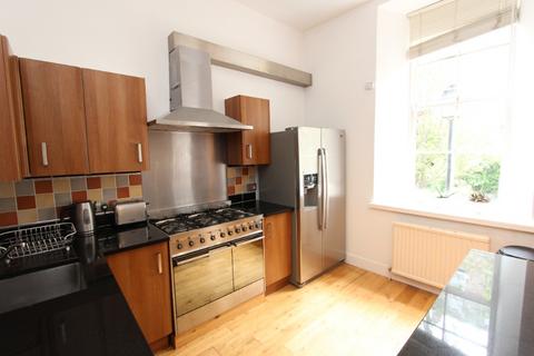 5 bedroom flat to rent, Coinyie House Close, Old Town, Edinburgh, EH1