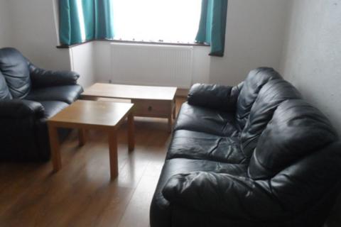 4 bedroom terraced house to rent, The Circle, London, NW2