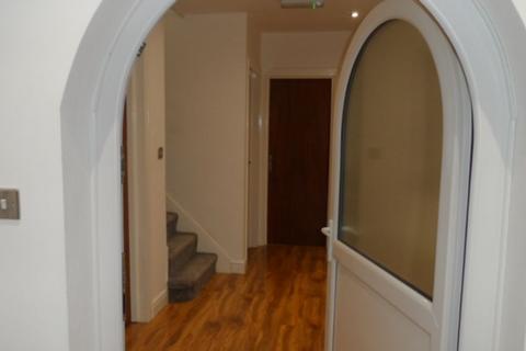 Studio to rent, Warren Road, Neasden, NW2