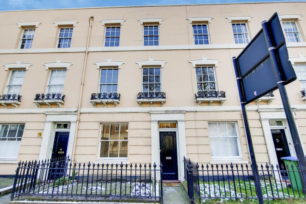 King William Walk Greenwich London SE10 4 bed apartment £2,695 pcm (£