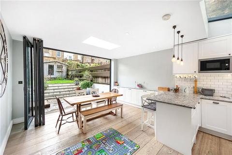 14 Cleaver Square, London, SE11 4DW