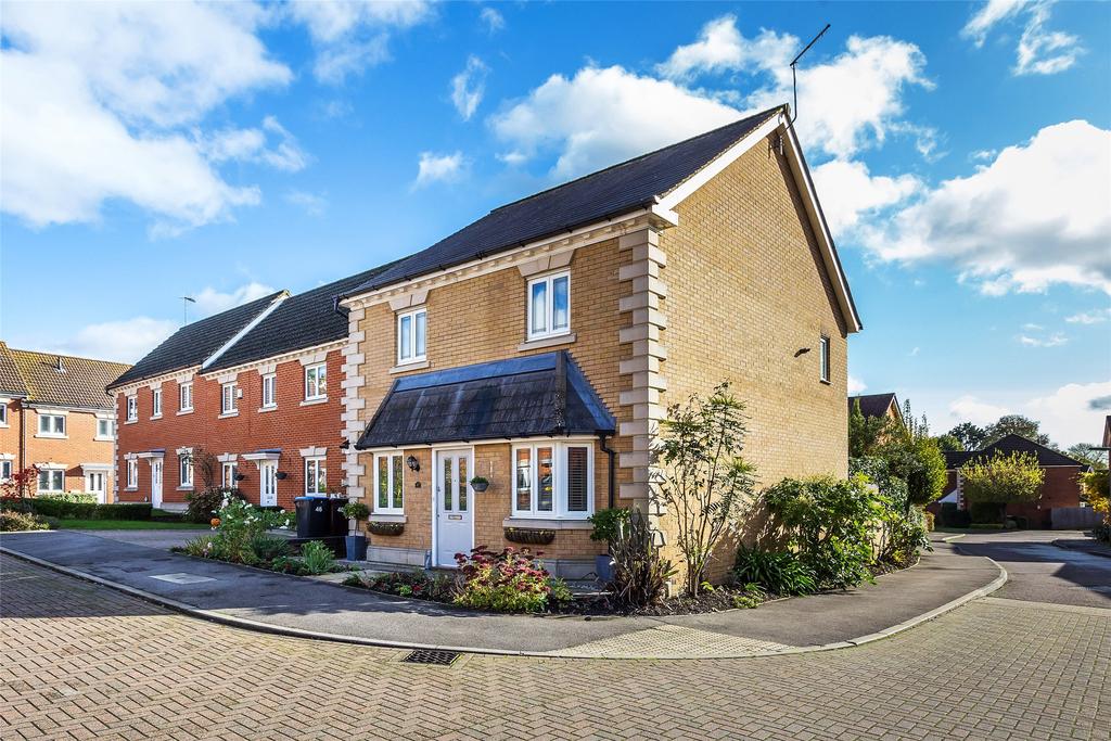 Juniper Close, Oxted, RH8 3 bed detached house £535,000