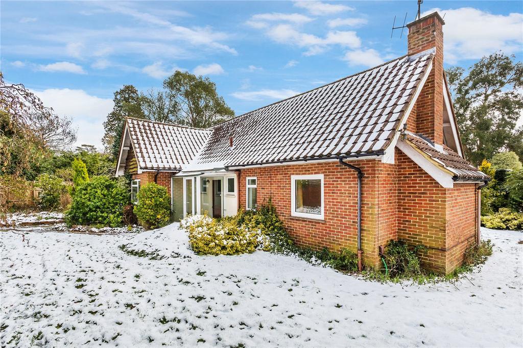 Wray Common Road, Reigate, Surrey, RH2 3 bed detached house £1,000,000