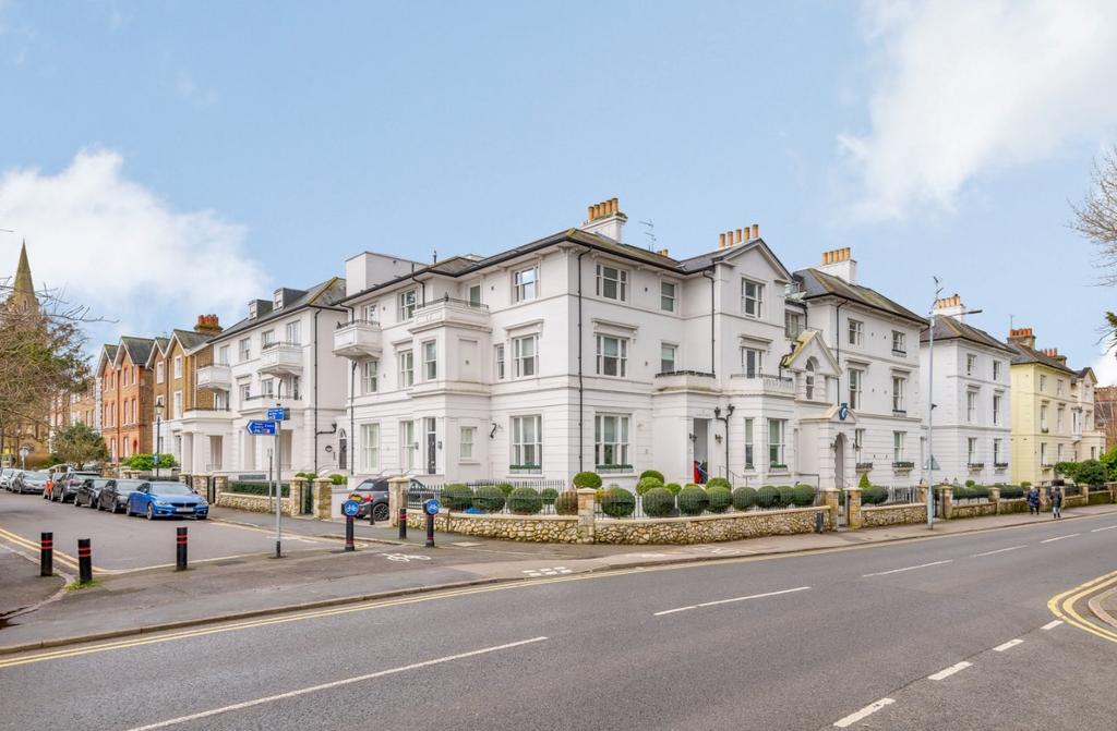 Trinity Place, Windsor 2 bed flat £895,000