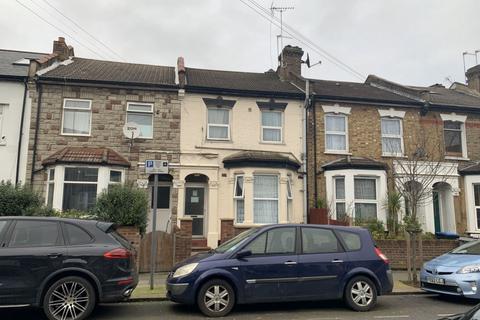 Studio to rent, Buckingham Road, Harlesden, NW10