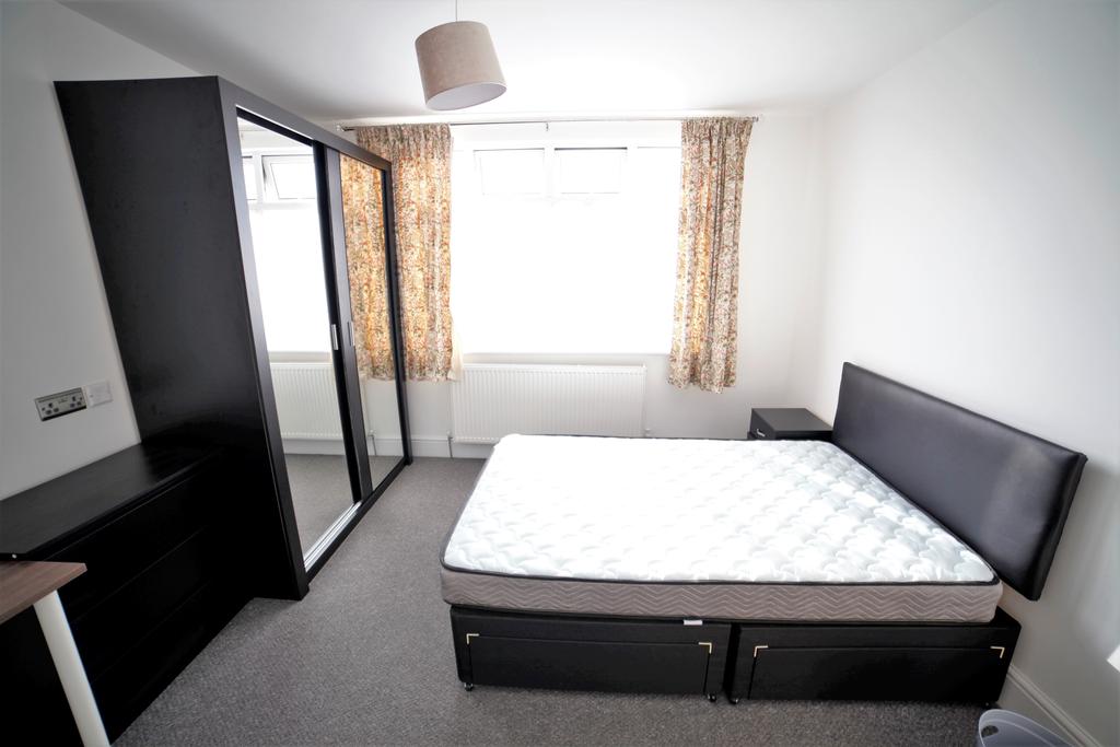 Mackie Grove, Filton, Bristol, Gloucestershire 4 bed end of terrace