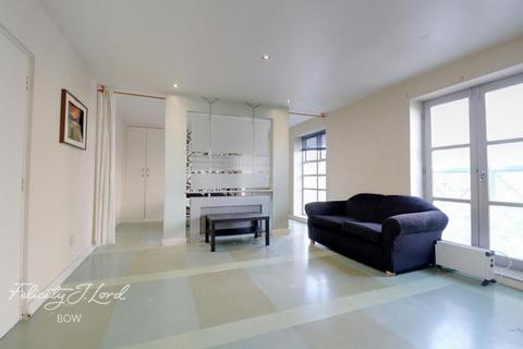 Studio to rent, Alphabet Square, LONDON