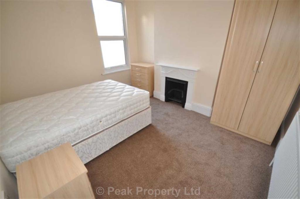 Rooms At St Helens Road, WestcliffOnSea 1 bed in a house share £525