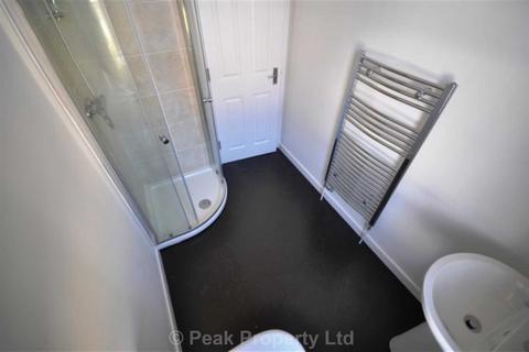 1 bedroom in a house share to rent, St  Helens Road, Westcliff On Sea SS0