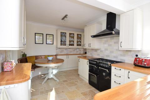 14 Beacon Close, Amesbury, Salisbury, SP4 7EG