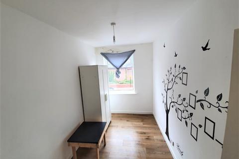 2 bedroom flat to rent - BILLET LANE, HORNCHURCH RM11