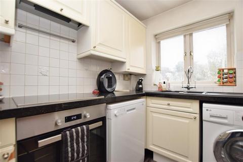 20 Drew Place, Caterham, CR3 5FE