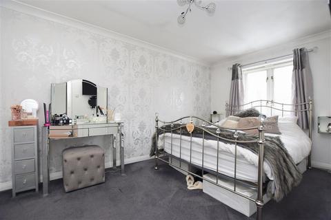 20 Drew Place, Caterham, CR3 5FE