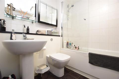 20 Drew Place, Caterham, CR3 5FE