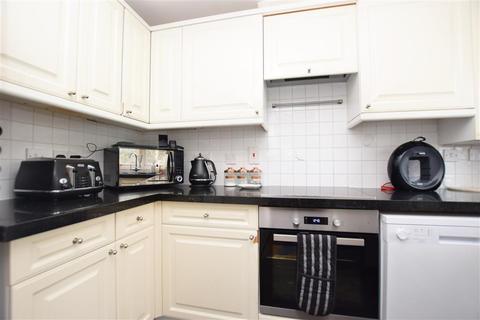 20 Drew Place, Caterham, CR3 5FE