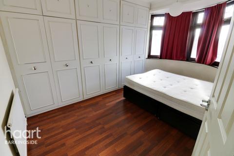 34 Dunspring Lane, Ilford, IG5 0UB