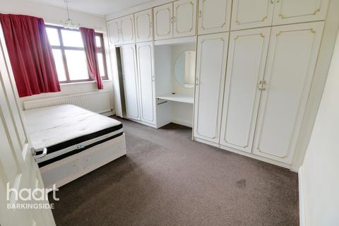 34 Dunspring Lane, Ilford, IG5 0UB
