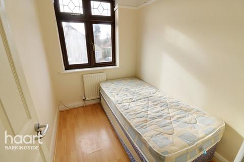 34 Dunspring Lane, Ilford, IG5 0UB