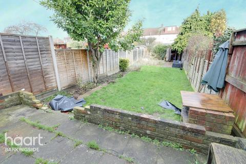 34 Dunspring Lane, Ilford, IG5 0UB