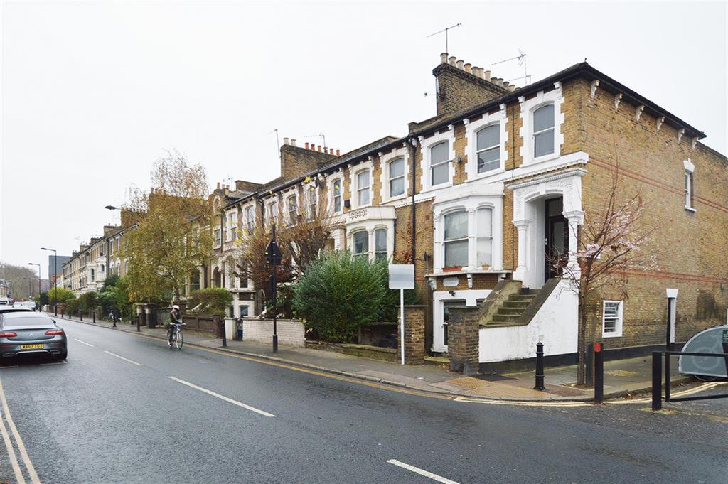 Albion Road, London, N16 2 bed apartment £1,495 pcm (£345 pw)