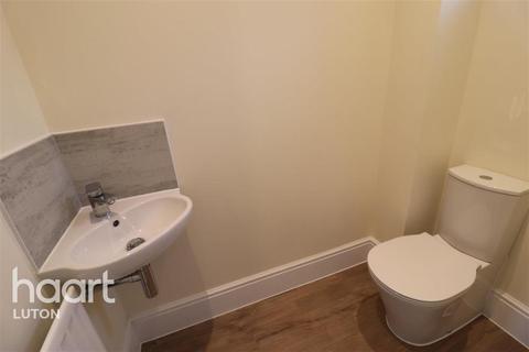3 bedroom end of terrace house to rent - Whittle Drive, Luton