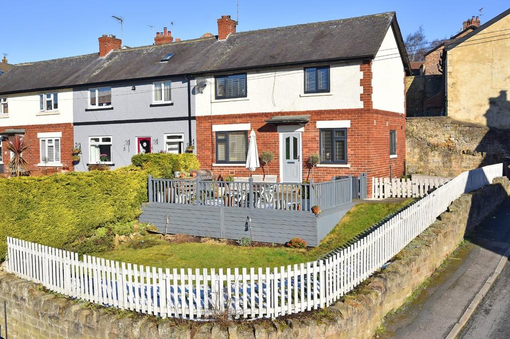 Castle Ings Road, Knaresborough 3 bed end of terrace house £260,000